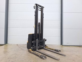 Levantador com braços circundantes Caterpillar NSP16N2S