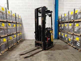 Stacker com condutor transportado Caterpillar NSR20N