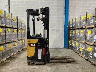 Stacker com condutor transportado Caterpillar NSR20N