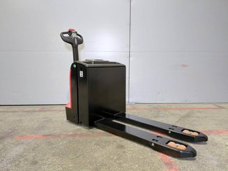 Porta-paletes eléctrico com condutor a pé Hangcha CBD20-AC2