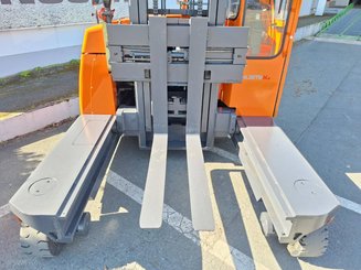 Empilhador retráctil de 4 direcções Hubtex DQ45D