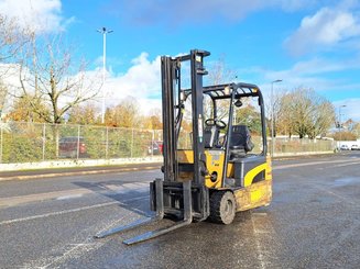 Empilhador de contrapeso 3 rodas Caterpillar EP20NT