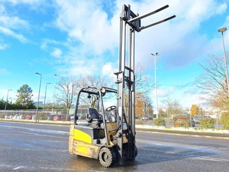 Empilhador de contrapeso 3 rodas Caterpillar EP20NT