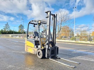 Empilhador de contrapeso 3 rodas Caterpillar EP20NT