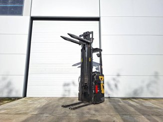 Stacker com condutor transportado Caterpillar NSR16N - 6