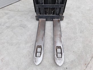 Stacker com condutor a pé Caterpillar NSV16Ni