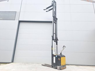 Stacker com condutor a pé Caterpillar NSV16Ni