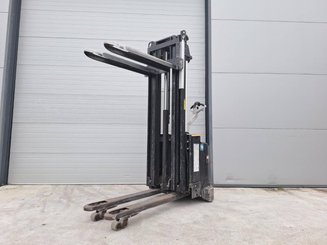 Stacker com condutor a pé Caterpillar NSV16Ni