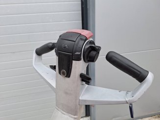 Stacker com condutor a pé Caterpillar NSV16Ni