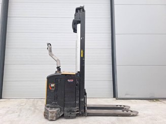 Stacker com condutor a pé Caterpillar NSV16Ni