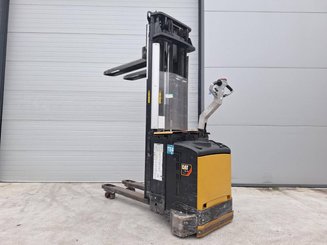 Stacker com condutor a pé Caterpillar NSV16Ni