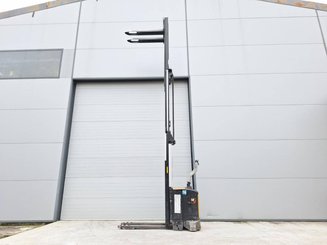 Stacker com condutor a pé Caterpillar NSV16Ni