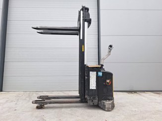 Stacker com condutor a pé Caterpillar NSV16Ni