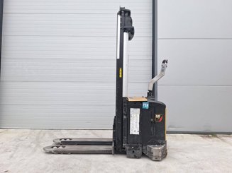 Stacker com condutor a pé Caterpillar NSV16Ni