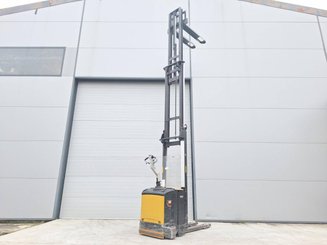 Stacker com condutor a pé Caterpillar NSV16Ni