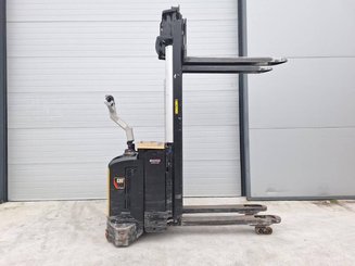 Stacker com condutor a pé Caterpillar NSV16Ni
