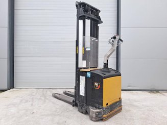 Stacker com condutor a pé Caterpillar NSV16Ni