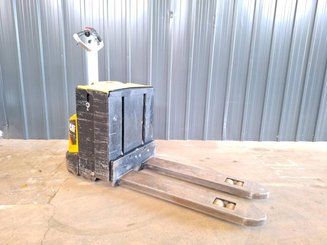 Porta-paletes eléctrico com condutor a pé Caterpillar NPP20N2E