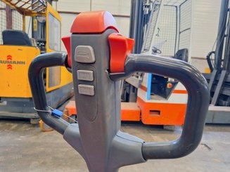 Stacker com condutor a pé Stockman SECL1035