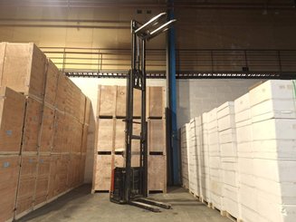 Stacker com condutor a pé Hangcha CDD12-E