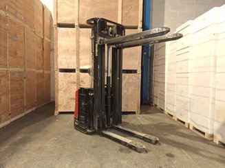 Stacker com condutor a pé Hangcha CDD12-E