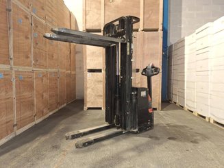 Stacker com condutor a pé Hangcha CDD12-E