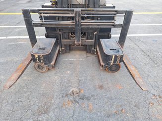 Empilhadores Retrácteis Multidirecionais Caterpillar NRM20K