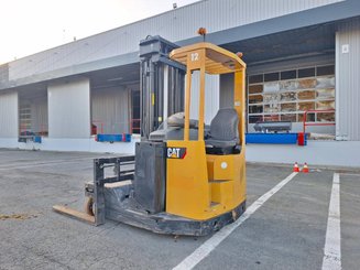 Empilhadores Retrácteis Multidirecionais Caterpillar NRM20K