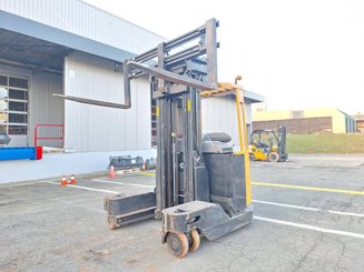 Empilhadores Retrácteis Multidirecionais Caterpillar NRM20K
