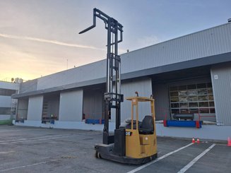 Empilhadores Retrácteis Multidirecionais Caterpillar NRM20K