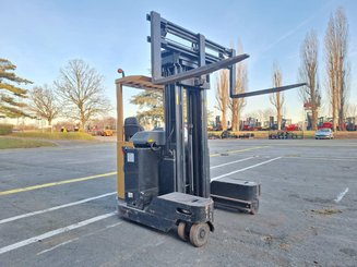 Empilhadores Retrácteis Multidirecionais Caterpillar NRM20K