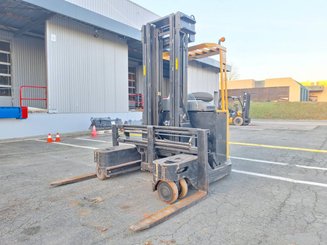 Empilhadores Retrácteis Multidirecionais Caterpillar NRM20K