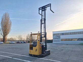 Empilhadores Retrácteis Multidirecionais Caterpillar NRM20K