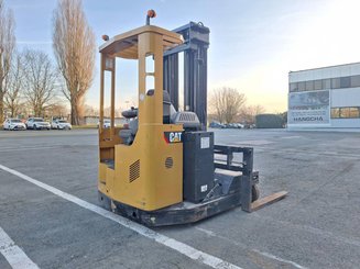 Empilhadores Retrácteis Multidirecionais Caterpillar NRM20K