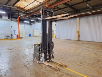Stacker com condutor a pé Caterpillar NSP16N2