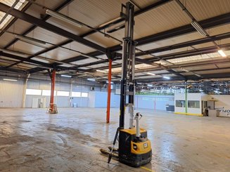 Stacker com condutor a pé Caterpillar NSP16N2