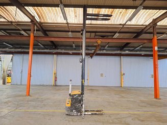 Stacker com condutor a pé Caterpillar NSP16N2