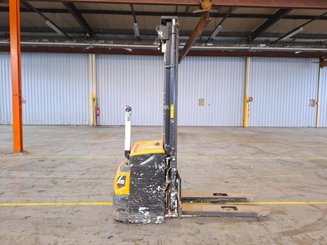 Stacker com condutor a pé Caterpillar NSP16N2