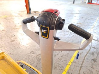 Stacker com condutor a pé Caterpillar NSP16N2