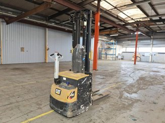 Stacker com condutor a pé Caterpillar NSP16N2