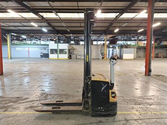 Stacker com condutor a pé Caterpillar NSP16N2