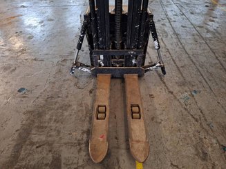 Stacker com condutor a pé Caterpillar NSP16N2