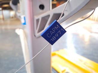 Porta-paletes eléctrico com condutor a pé Caterpillar NPP20N2E