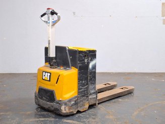 Porta-paletes eléctrico com condutor a pé Caterpillar NPP20N2E