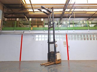 Stacker com condutor a pé Crown ES4000-1.2