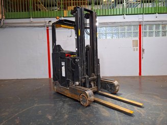 Empilhador retráctil Caterpillar NR16N2