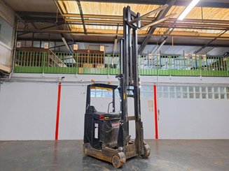 Empilhador retráctil Caterpillar NR16N2