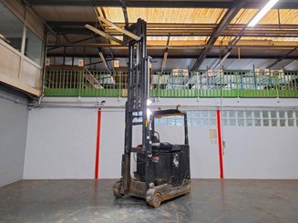 Empilhador retráctil Caterpillar NR16N2