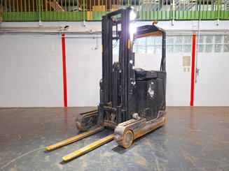 Empilhador retráctil Caterpillar NR16N2