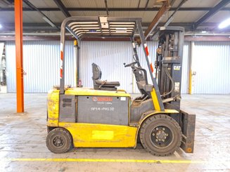 Empilhador de contrapeso 4 rodas Caterpillar EP30K-PAC